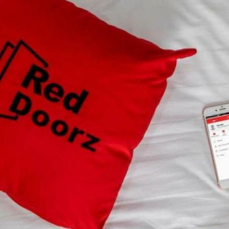 Reddoorz Near Central Park Mall Jakarta Bagian luar foto