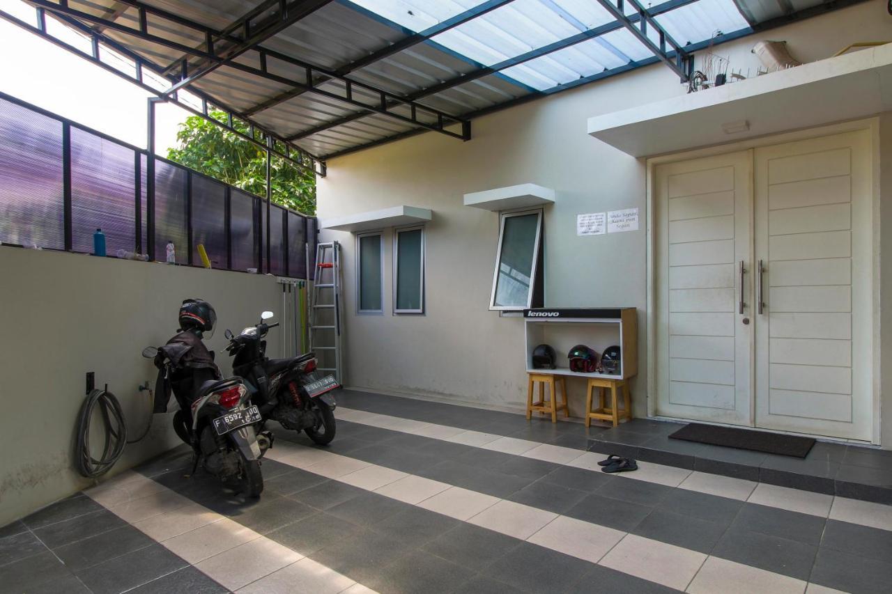 Reddoorz Near Central Park Mall Jakarta Bagian luar foto