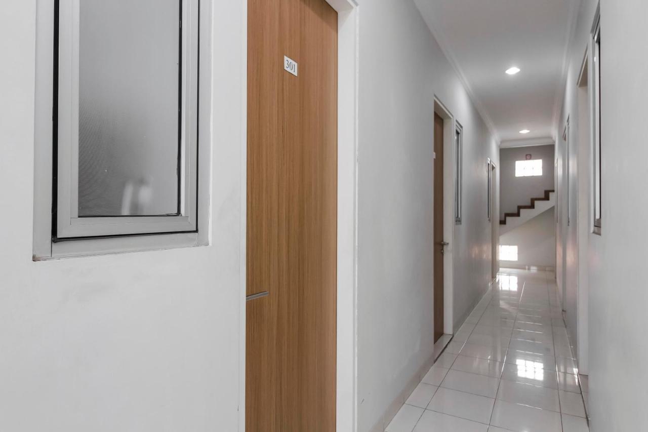 Reddoorz Near Central Park Mall Jakarta Bagian luar foto