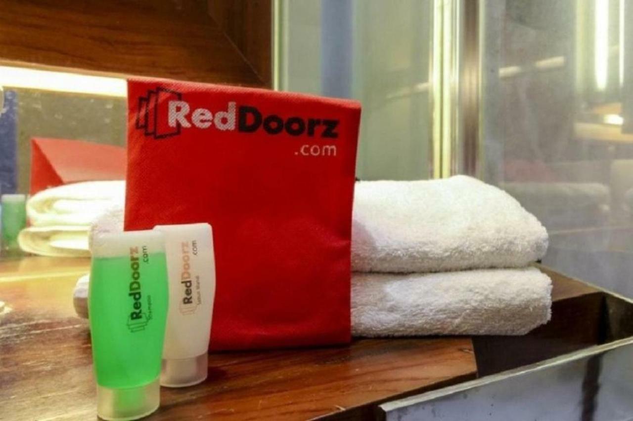 Reddoorz Near Central Park Mall Jakarta Bagian luar foto